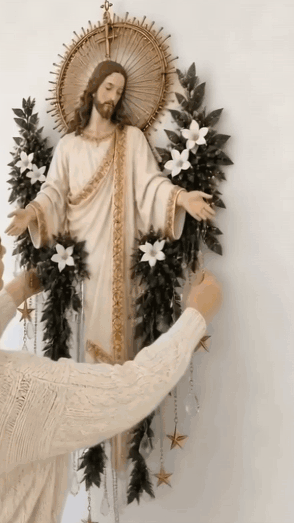 Cristo Iluminado acendendo pelo controle