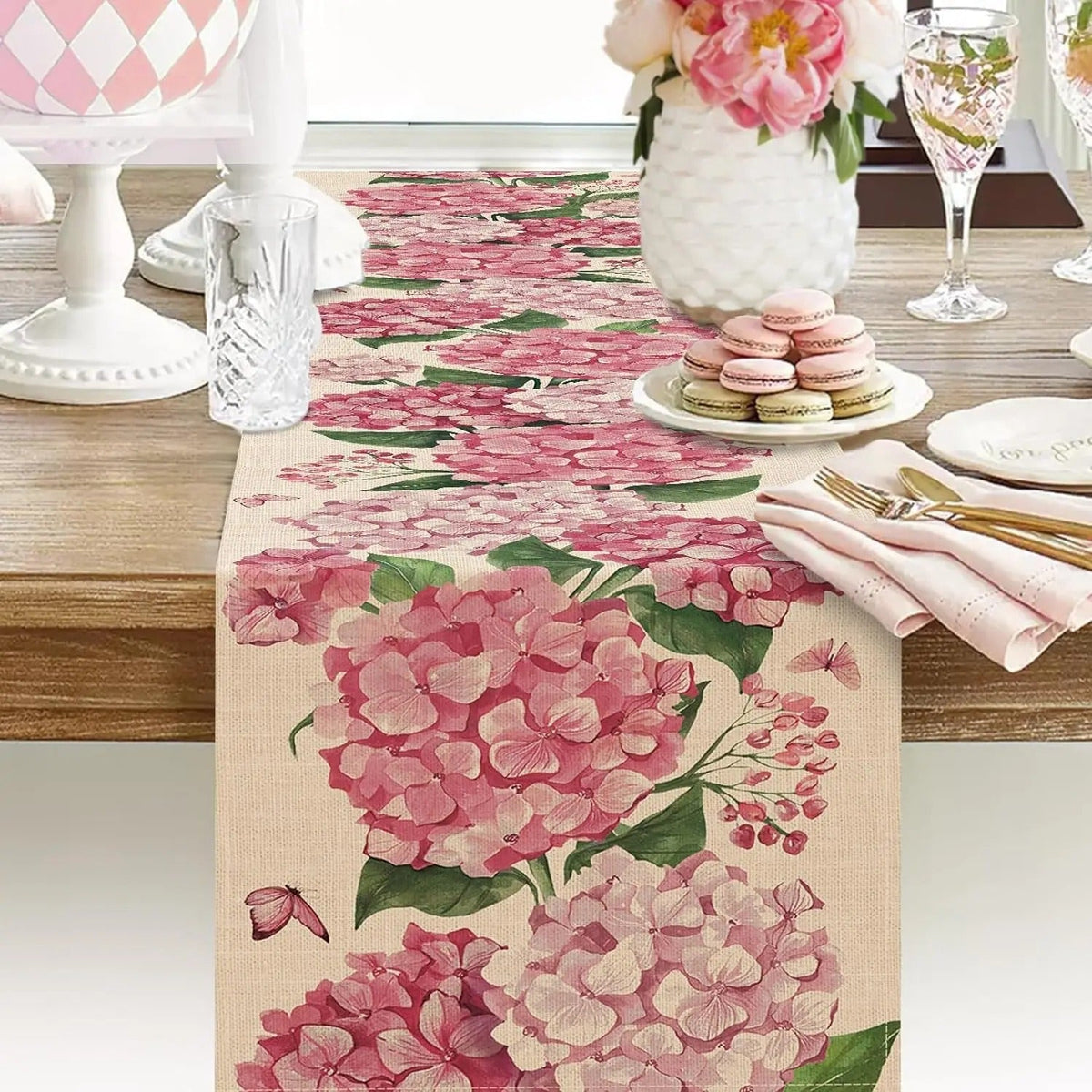 Caminho de Mesa de Linho com Estampa Floral de Hortênsia e Borboletas