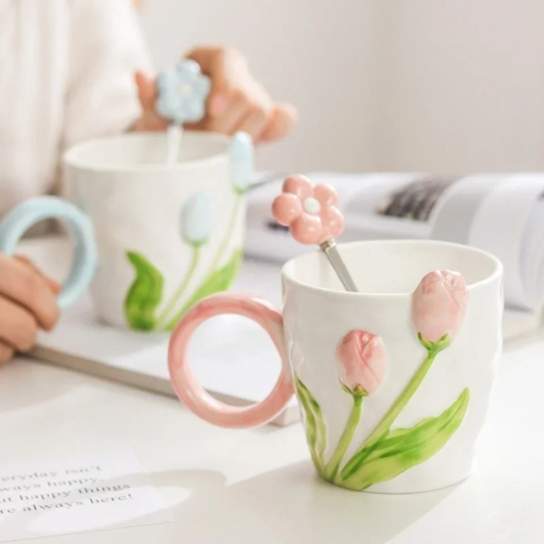 Caneca de Cerâmica Esculpida à Mão de Tulipa Com Colher