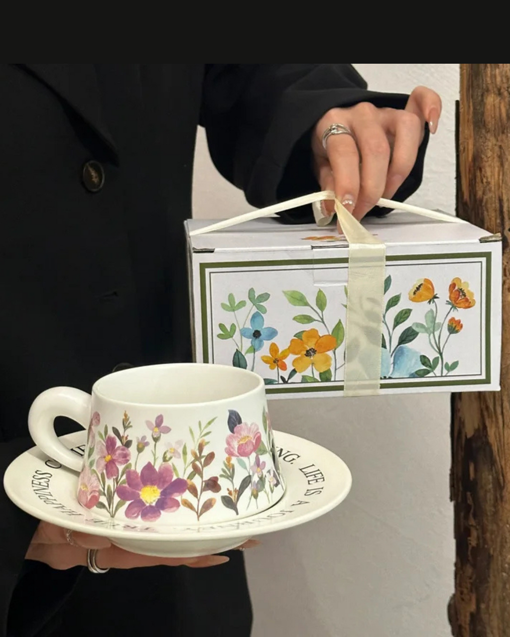 Conjunto de Pires e Caneca de Cerâmica