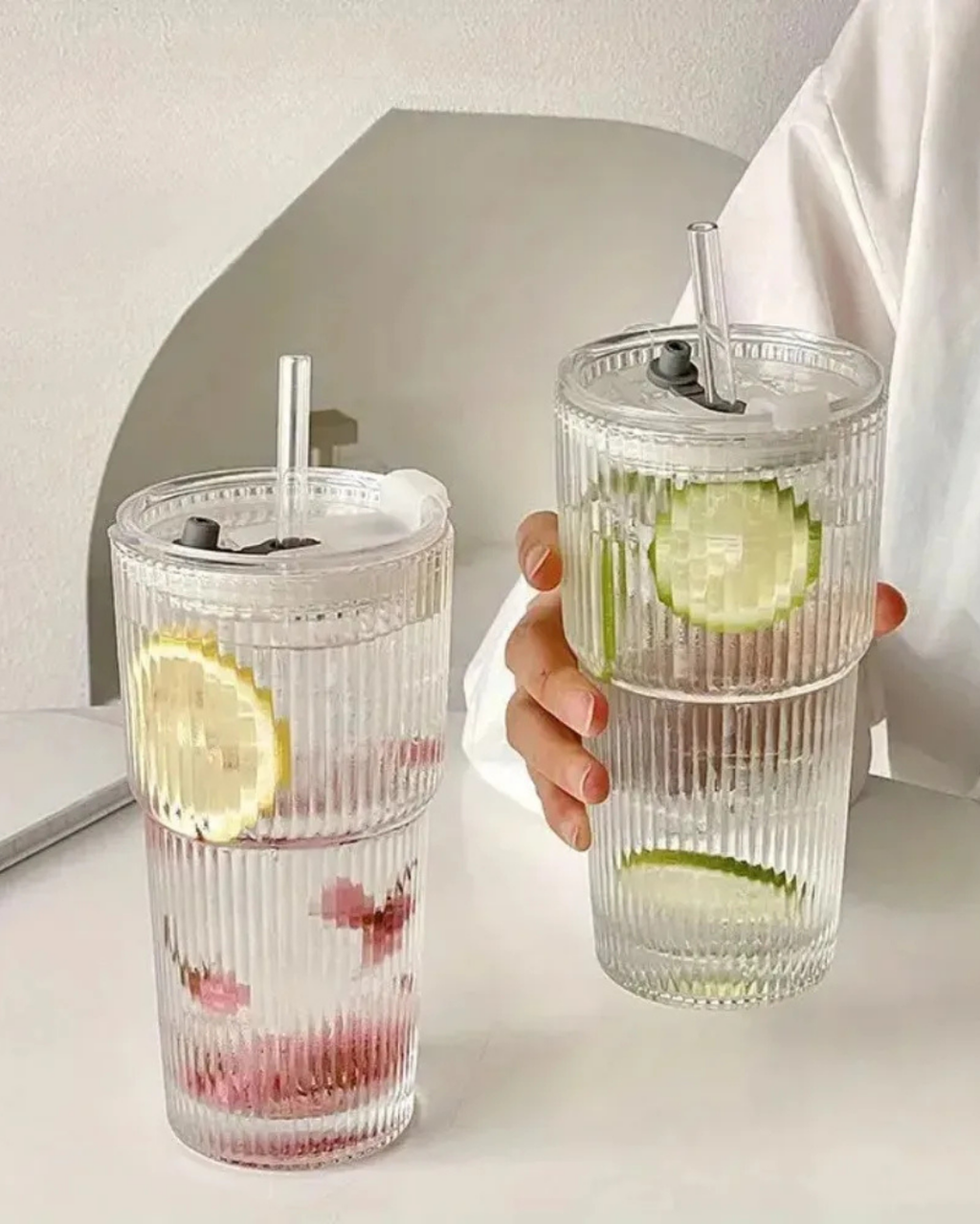 Copo de Vidro Listrado com Tampa e Canudo 600ml