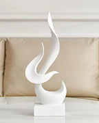 Escultura Decorativa de Chama Abstrata em Resina