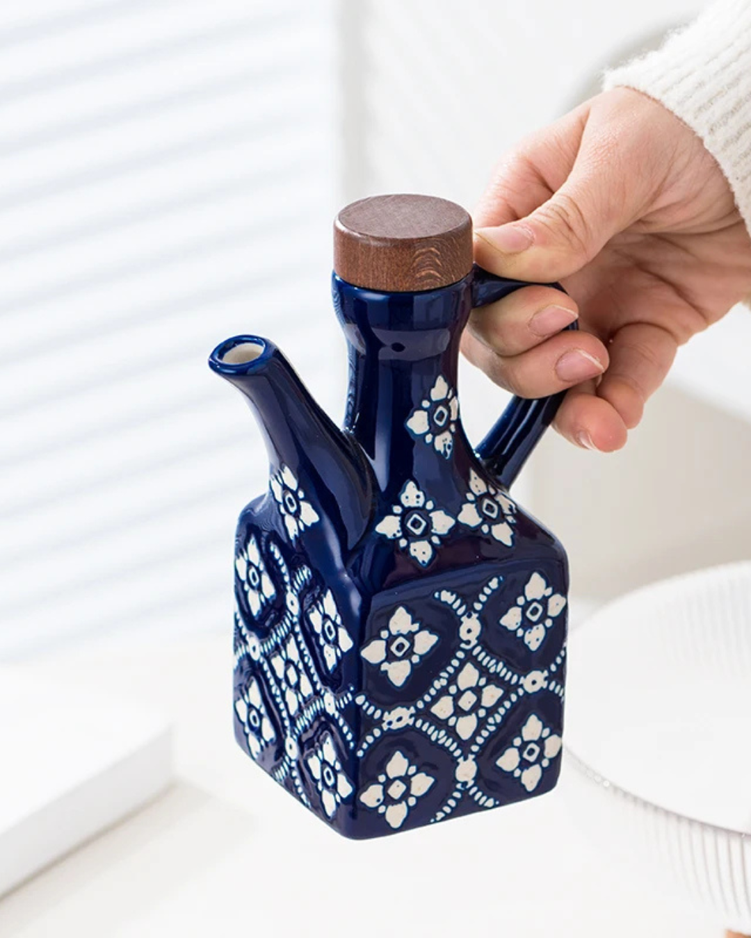 Pote de Óleo de Cerâmica 250 ml com Tampa de Madeira e Alça