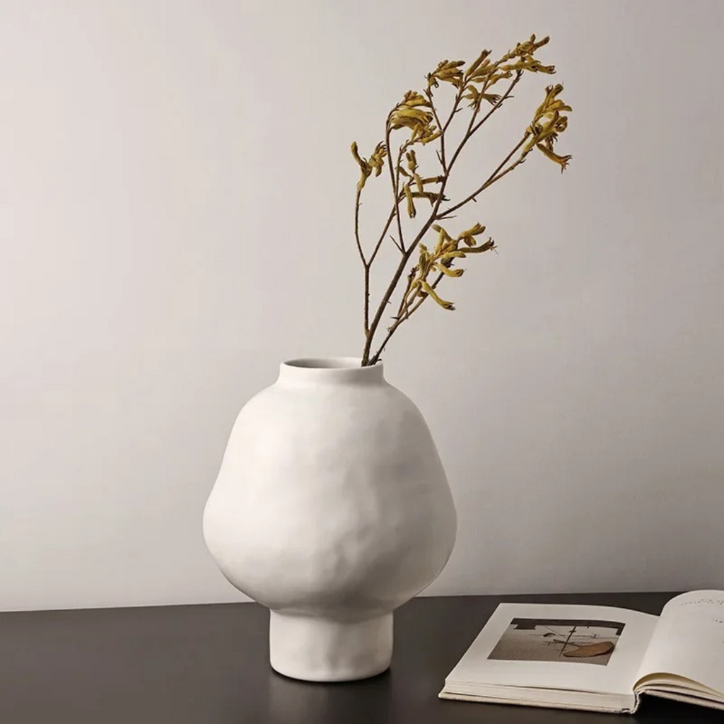 Vaso de Cerâmica com Padrão de Martelo