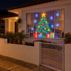 Cortina de LED com árvore de Natal na janela
